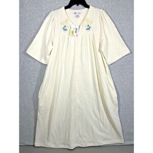 Go Softly Front Zip Robe Ivory Flowers Embroidered Applique Womens Med NWT